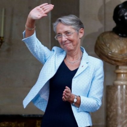 Министър председателят на Франция Елизабет Борн е подала оставка Президентът Еманюел