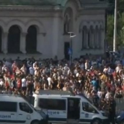 Протести и контрапротести в София И тази вечер граждани се