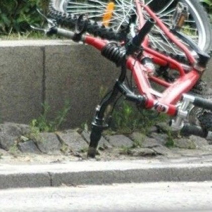 Двама велосипедисти са пострадали при пътни произшествия вчера в областния