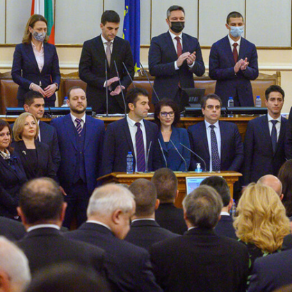 Българското правителство бе свалено с вот на недоверие в парламента