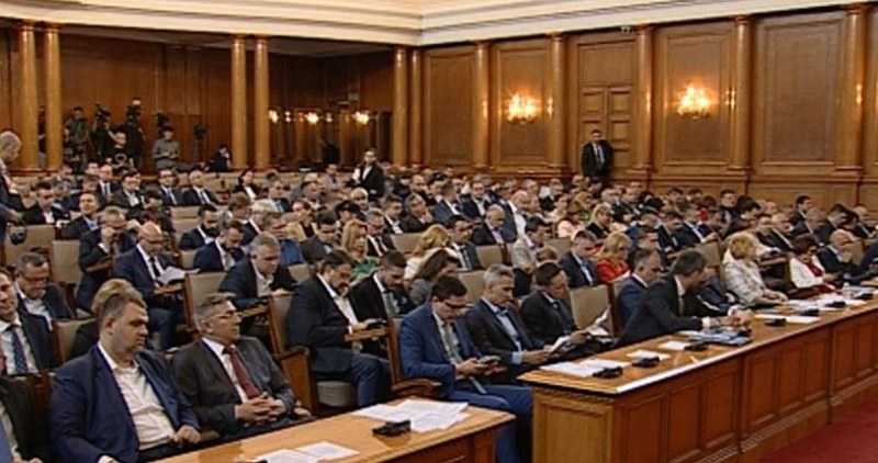 Депутатите се събраха, обсъждат позицията за РСМ