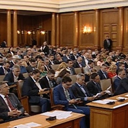 Народното събрание събра кворум и след два дни провалени заседание