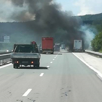 Камион се е запалил на АМ Тракия в посока София сигнализират