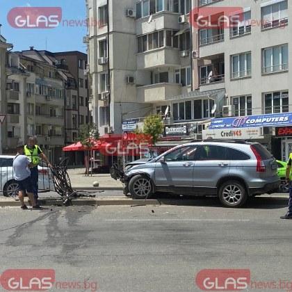 Сериозна катастрофа затруднява движението до моста на Герджика СНИМКИ