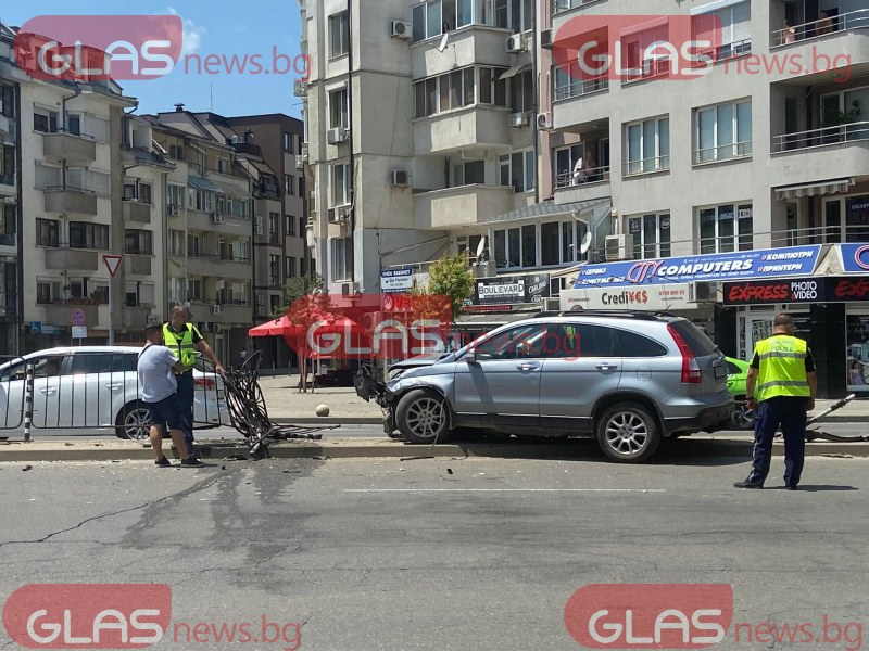 Сериозна катастрофа затруднява движението до моста на Герджика СНИМКИ