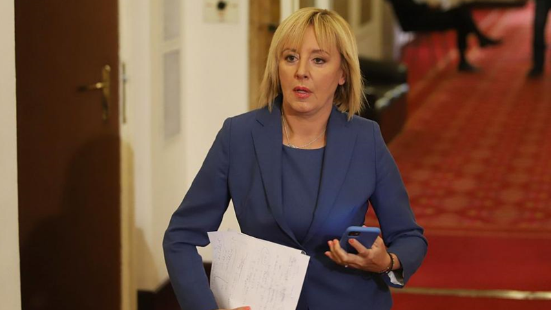 Мая Манолова внася 5 искания в парламента