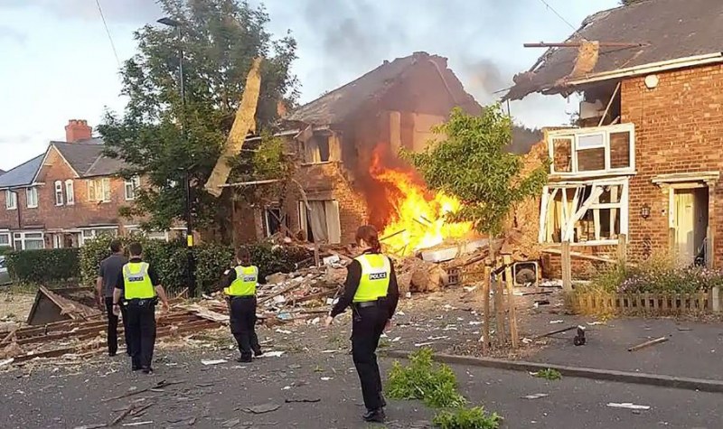 Експлозия в сграда в Бирмингам, има жертви и ранени