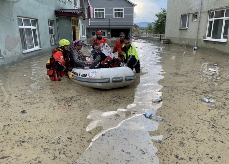 Проливни дъждове предизвикаха големи наводнения в Северна Турция, предаде турската