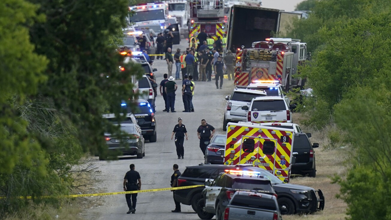 Най-малко 40 души бяха открити мъртви в ремарке на камион