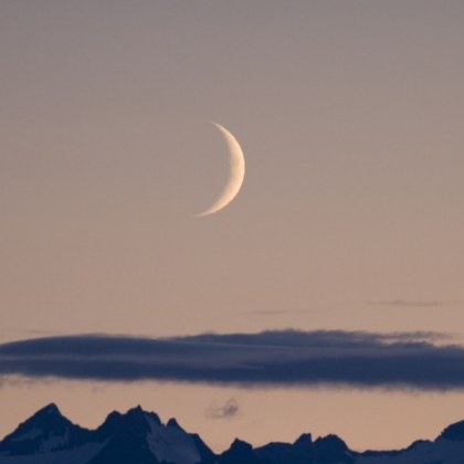 Астролозите предупреждават че следващият лунен месец ще бъде емоционален Старите оплаквания