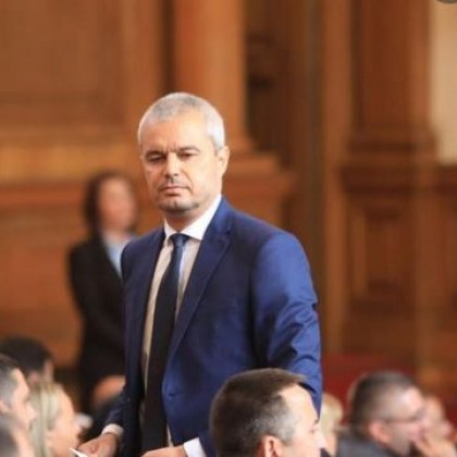 Очевидно е че нашият министър председател е опасен за българската
