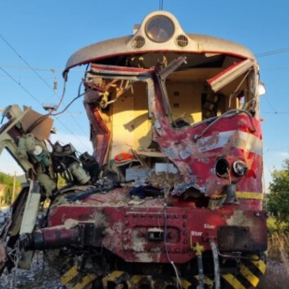 Влак удари лек автомобил край видинското село Дъбова махала на
