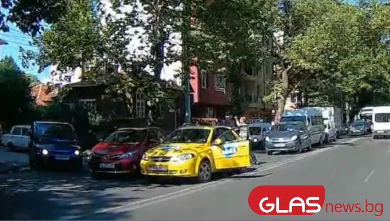 Ритници и юмруци в Пловдив! Шофьори се сбиха на оживен булевард ВИДЕО