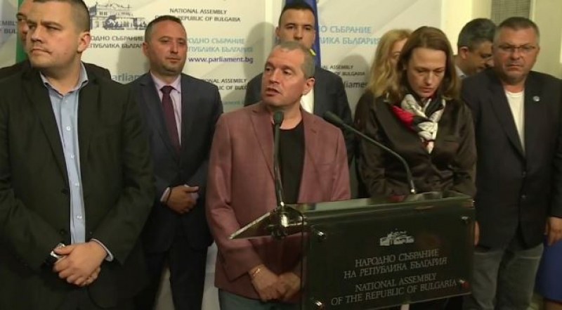 Тошко Йорданов: Премиерът продължава да звъни на хора от партията
