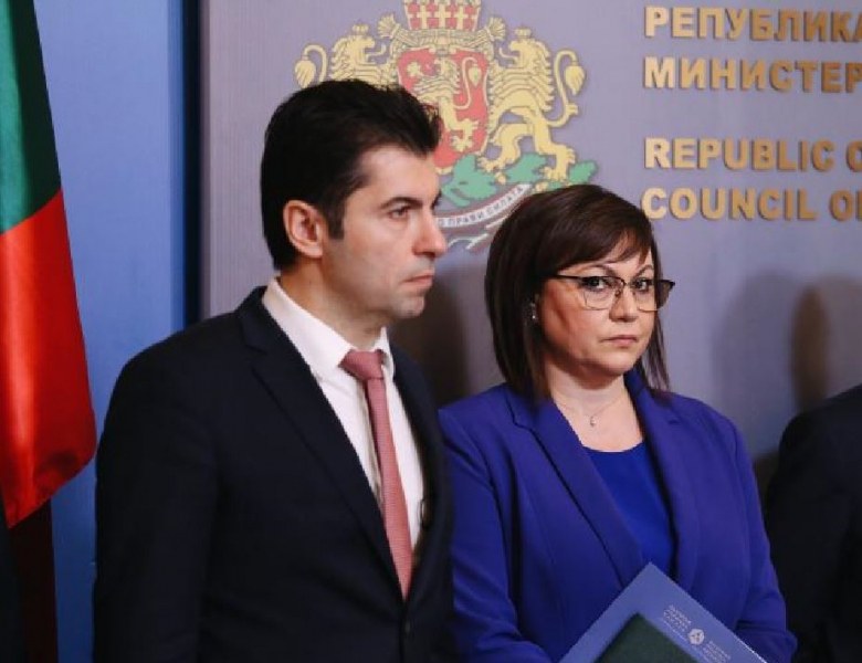 Премиерът в оставка Кирил Петков е на среща с депутатите