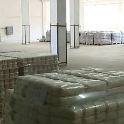 ОАЕ изпратиха самолет с 52 тона хранителни продукти в подкрепа