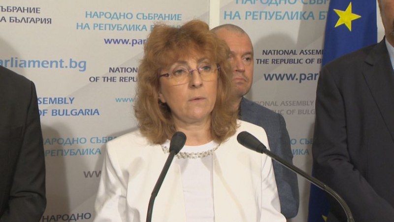 Виктория Василева от Има такъв народ напуска парламента. Това призна