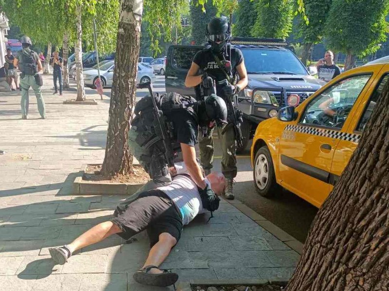 Спецакция в Бургаско! Над 10 души са арестувани СНИМКИ