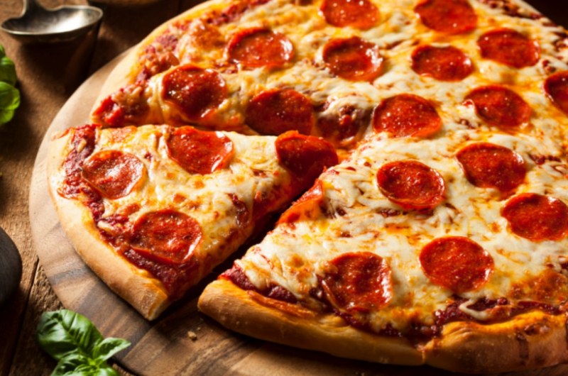 Как да приготвим много вкусна класическа Пица Пеперони РЕЦЕПТА