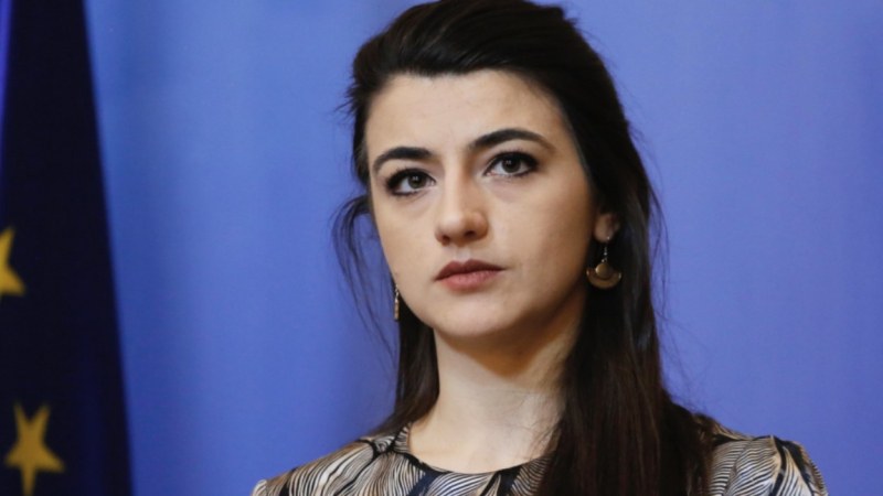 Нова критика към Лена Бориславова заради облеклото й СНИМКИ