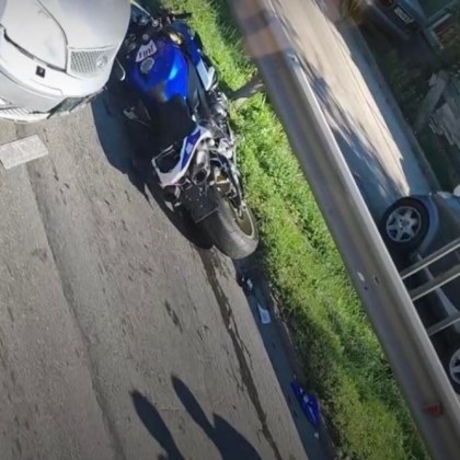 Моторист и лека кола са катастрофирали тази сутрин в София