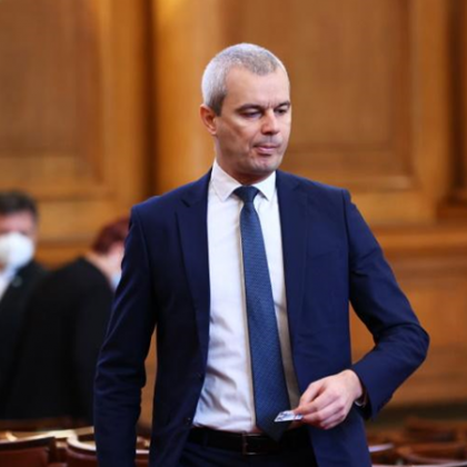 Лидерът на партия Възраждане Костадин Костадинов обяви че е внесъл