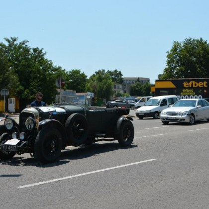 Бентли модел 1929 година бе ударено на кръстовище в Харманли