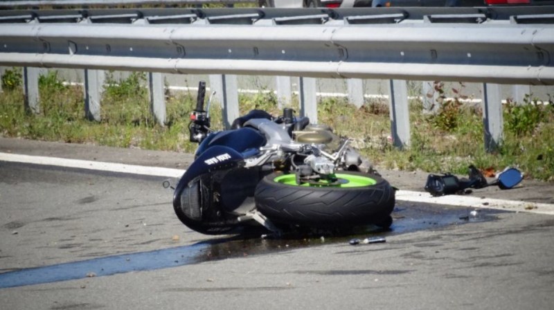 Млад мъж с мотор загина при тежка катастрофа
