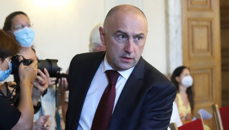Кирил Петков не е достоен за финансов министър