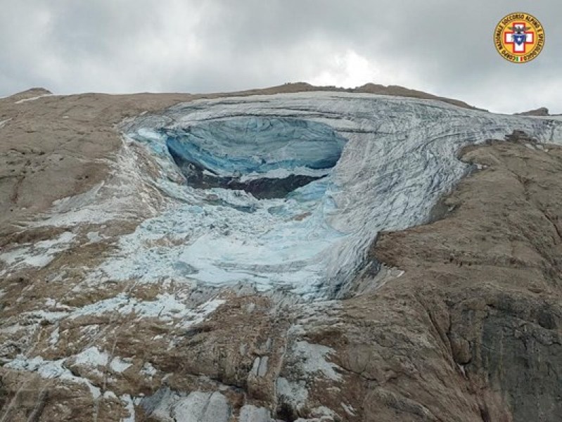 Част от ледник се откъсна в Алпите, има загинали