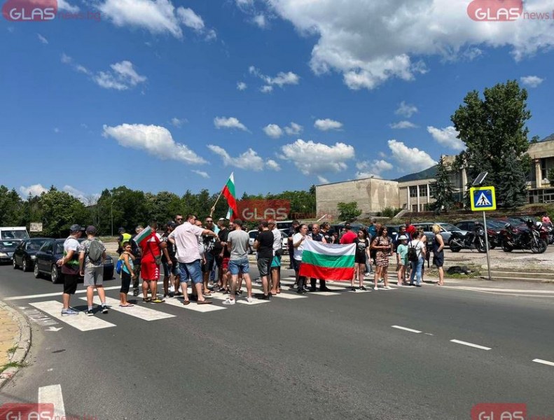 И днес в Сопот протестираха срещу високите цени на горивата