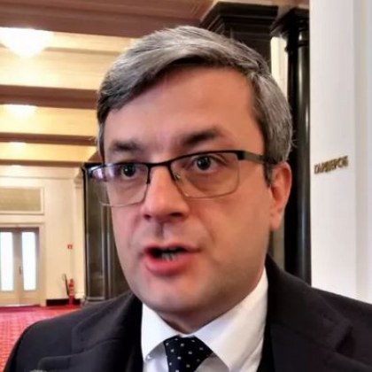 В момента се имитира действие за формиране на правителство в