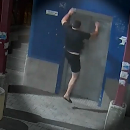 Мъж счупи с ритници вратите на обществен асансьор в Димитровград