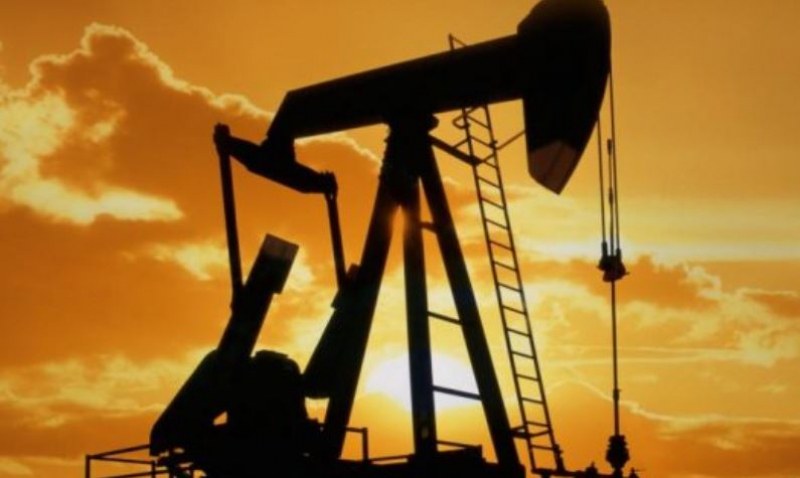 Медведев прогнозира: Над 400 долара за барел петрол при таван на цените