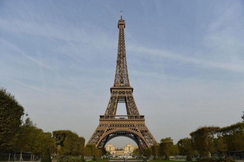 От 2010 г. насам Айфеловата кула в Париж ръждясва прогресивно