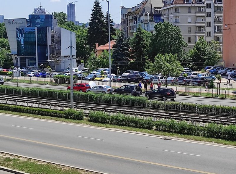 Верижна катастрофа с 4 коли в София СНИМКИ