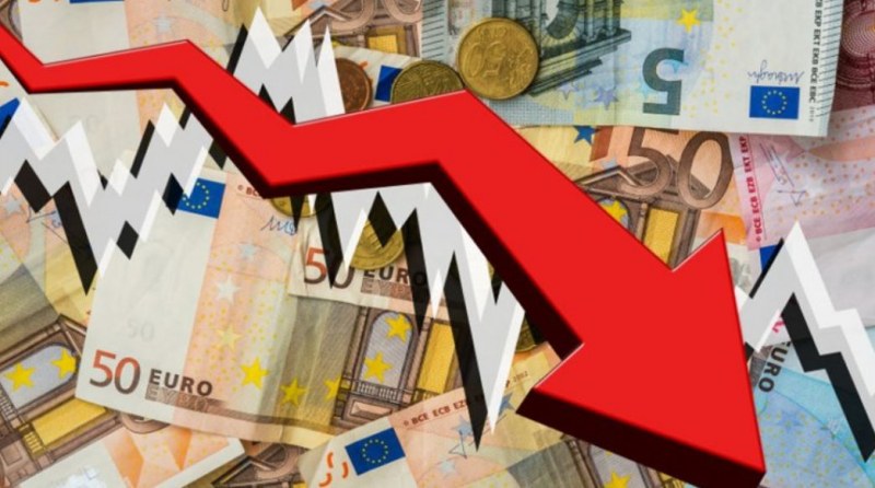 Еврото търпи срив - загубило е 10% от стойността си тази година