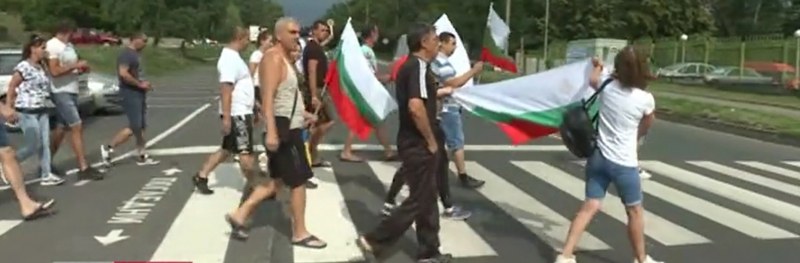 Сопотчани излязоха на протест срещу високите цени на горивата и храните