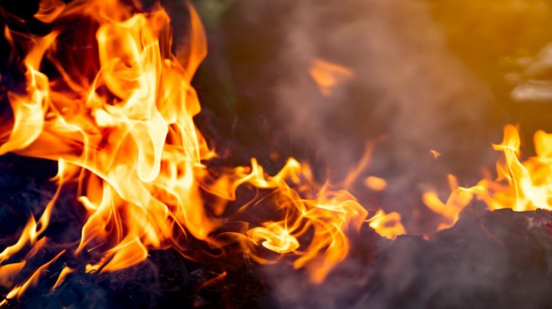 Възрастна жена от Пазарджик пострада лошо при пожар