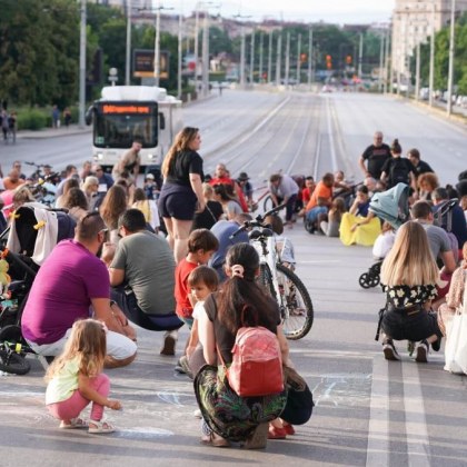 Втори ден протести в София - в памет на загиналите жени в зверската катастрофа СНИМКИ