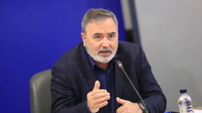 Доц. Кунчев: Здравните власти трябва да вземат мерки за COVID-19 сега, август може да е пиково