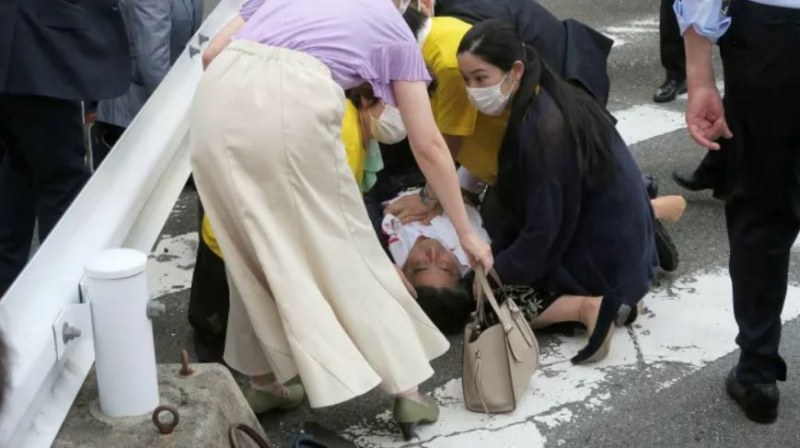 Извънредно: простреляха бивш премиер на Япония ВИДЕО