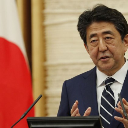 Бившият японски премиер Шиндзо Абе почина часове след като беше