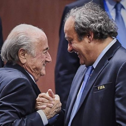 Бившият президент на ФИФА Сеп Блатер и вицепрезидентът Мишел Платини