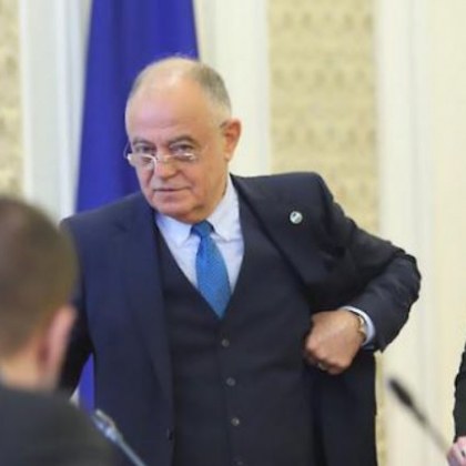 Съпредседателят на Демократична България Атанас Атанасов отписа кабинета на Асен