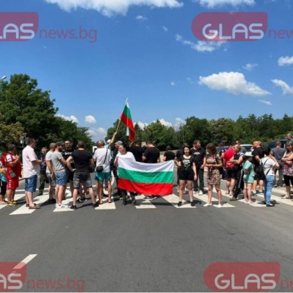 Протестиращи срещу поскъпването на горивата блокираха отново за 15 минути