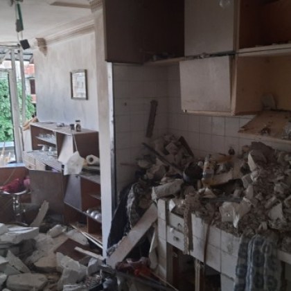 Възрастна жена пострада след взрив в апартамента ѝ във варненския