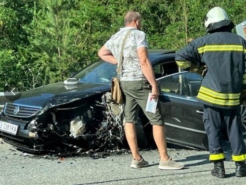 Катастрофа по пътя за Банско - има ранени, движението е ограничено СНИМКИ