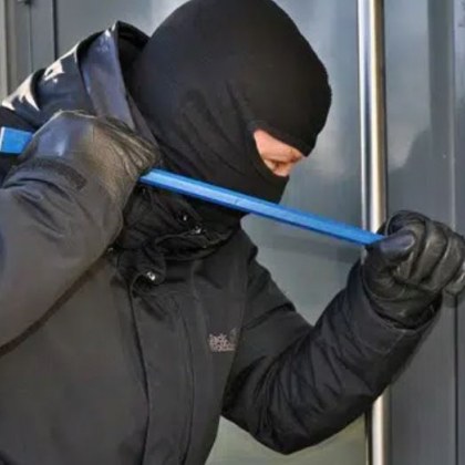 Апаши задигнаха злато, валута и 110 хиляди лева