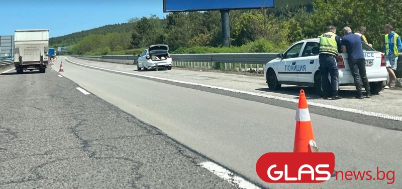 Шофьор се вряза в билборд на АМ 